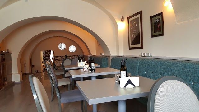 Tango Restaurant & Pub